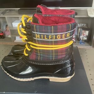 Womens Tommy Hilfiger snow boots sz7